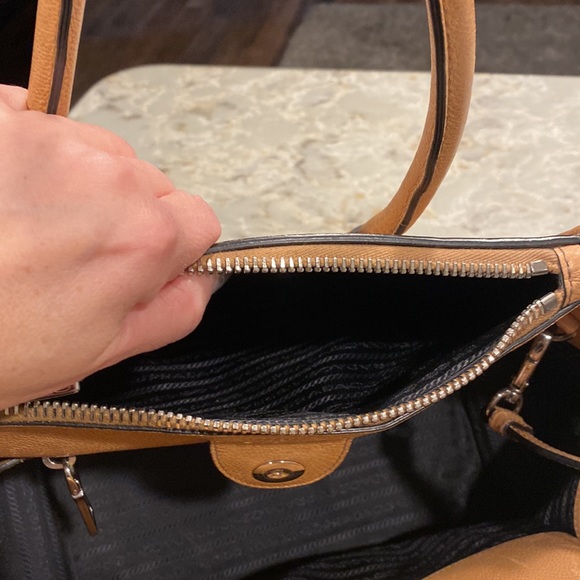 Prada purse - Picture 5 of 5